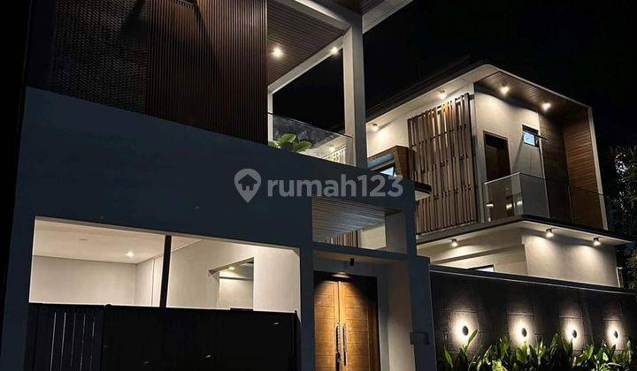 Rumah Eksklusif 5 Kamar Lingkungan Perumahan Dekat Gatsu Barat  1