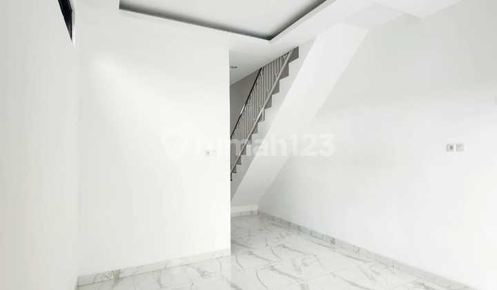 Rumah 2 Lantai Baru gress selangkah ke Citraland surabaya Dijual segera Rumah 2 Lantai Baru gress selangkah ke Citraland surabaya Dijual segera