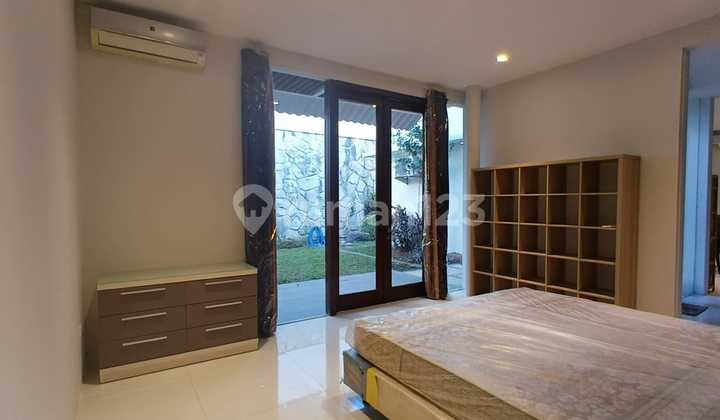 Newton Hill Luxury House in Citraland Surabaya Fully Furnished for Sale
