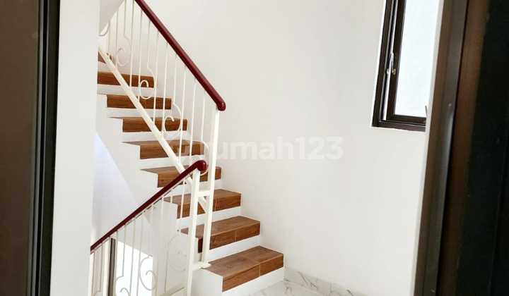  Rumah Split level 5 Menit dari Graha Natura Baru Gress bagus dijual 2