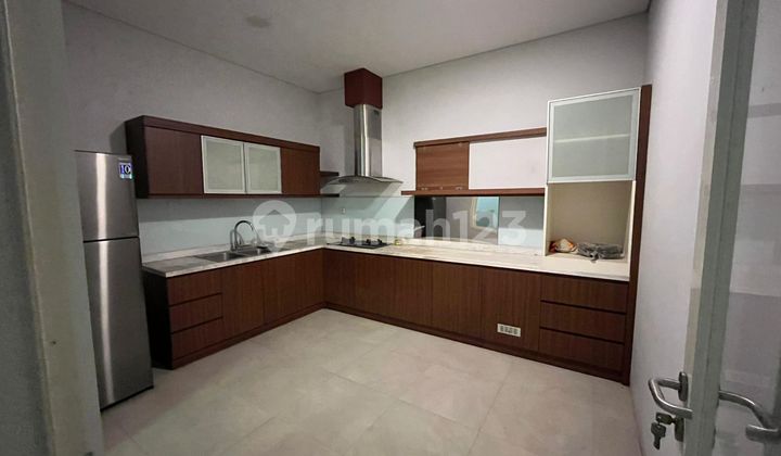 Graha Family luxury house for rent, comes with a pool & Jacuzzi.