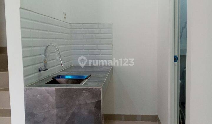 Rumah Baru Indent Shm - Sertifikat Hak Milik Dekat Stasiun Jatinegara Jakarta Timur 2