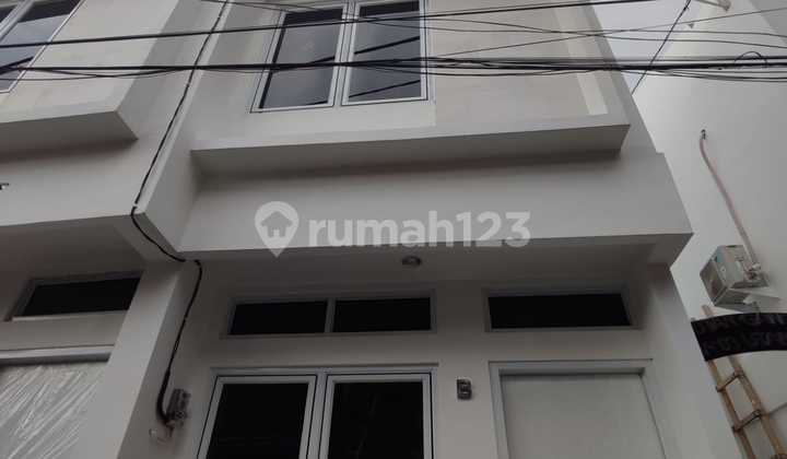Dijual Rumah Minimalis Modern dan Milik Sendiri di Rawamangun