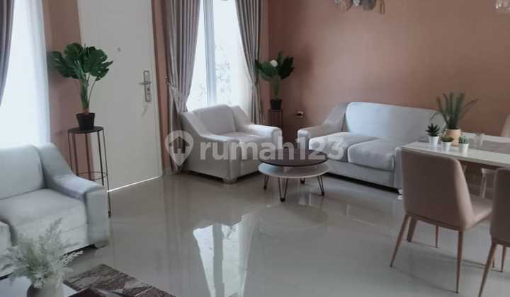 3-Story House Freehold Title Flood-Free Eligible for Mortgage 2