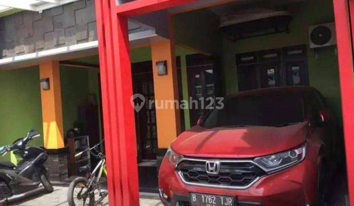 Rumah rapi siap pakai di Jakarta Timur di jual murah  2