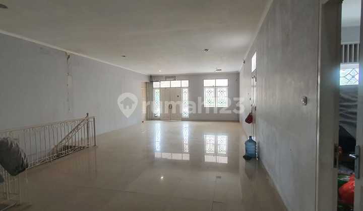 Shop House in Jatirasa Jatiasih with Hook and Good Location for Business, Office for Quick Sale 2
