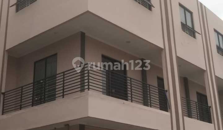 Row House in South Tangerang, 3 Floors, 3 Units, Hook, Fast Sale 2