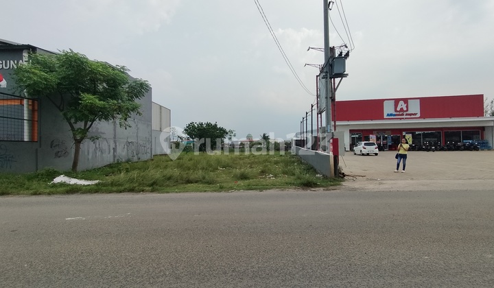 Land in Cikarang, Square-shaped, Fronts Main Road, For Quick Sale Land in Cikarang, Square-shaped, Fronts Main Road, For Quick Sale