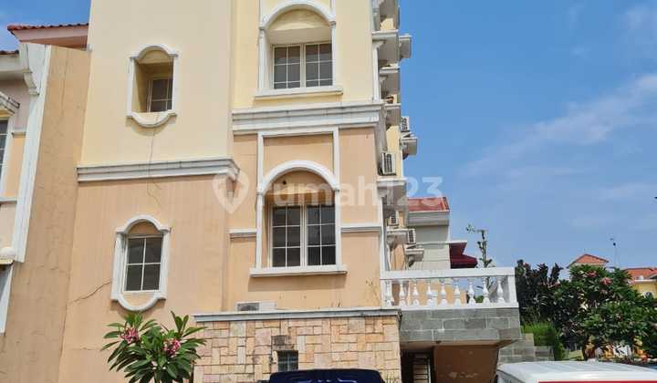 Luxury House in Kelapa Gading, Perfect for Premium Rental Business, Quick Sale 2