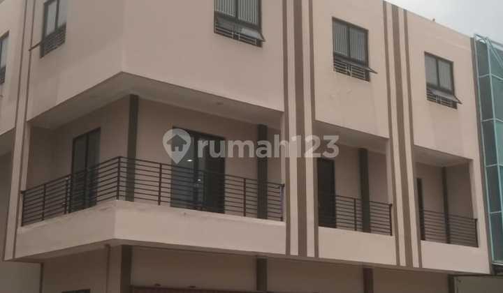 Ruko di Tangerang Selatan Gandeng 3 Lantai 3 Hook Dijual Cepat Ruko di Tangerang Selatan Gandeng 3 Lantai 3 Hook Dijual Cepat