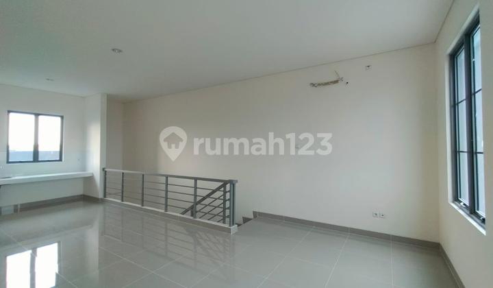 FOR RENT 3-Street Facing Floor Shop at Maggiore Square Gading Serpong