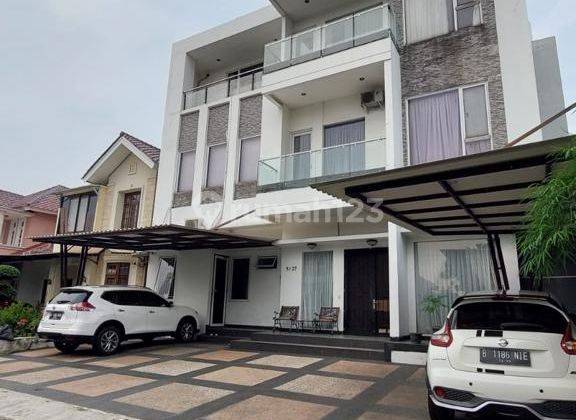 Rumah Mewah 3 Lantai Siap Huni Semi Furnished Ada Kolam Renang 1