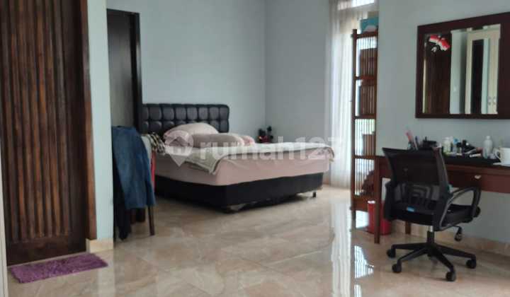 Rumah siap huni Kencana Loka BSD CITY Taman depan belakang 2