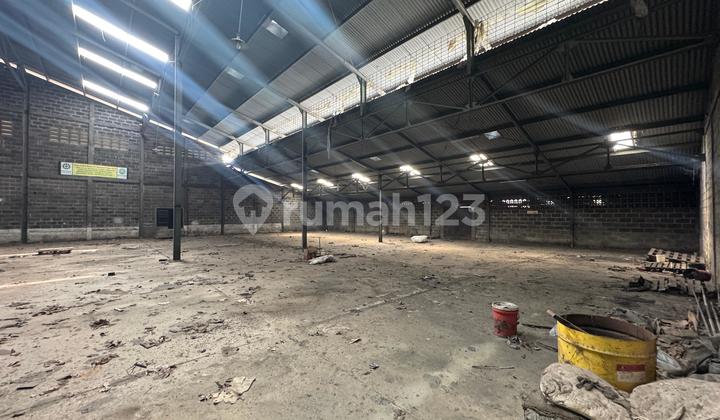 Ready-to-Use Warehouse, Jatake Tangerang, immediately operational.