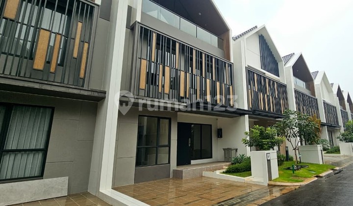 STROZZI GADING SERPONG RUMAH BAGUS MODERN DI PUSAT KOTA