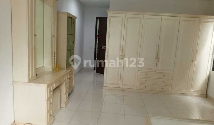 RUMAH WHELFORD GREENWICH PARK BSD CITY 3 LANTAI SUDAH RENOV 