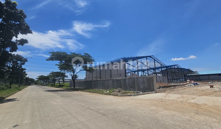 For Rent: Millennium Industrial Warehouse, Container Access Available