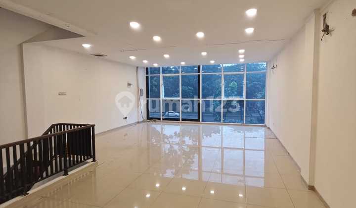 Disewakan Ruko 3 lantai hadap jalan CBD Bintaro sektor 7