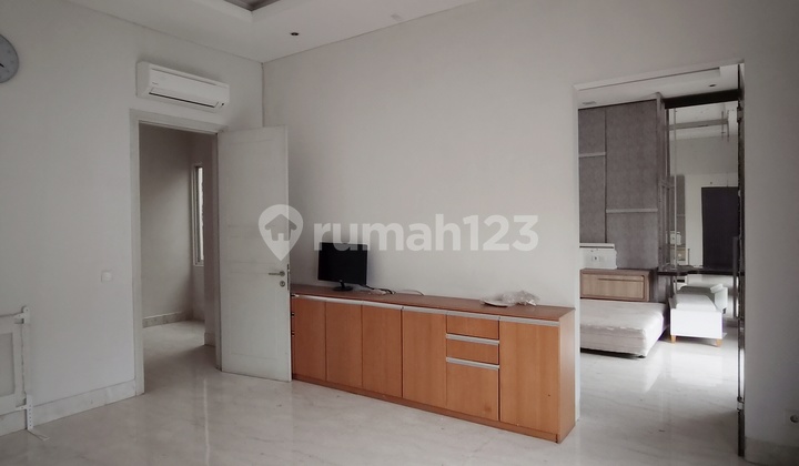 FOR RENT LUXURY HOUSE IN DE PARK BSD GOOD CONDITION READY TO OCCUPY 2