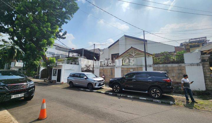 Rumah Bagus Strategis di Kebayoran Baru Jl. Santa Jakarta Selatan 1