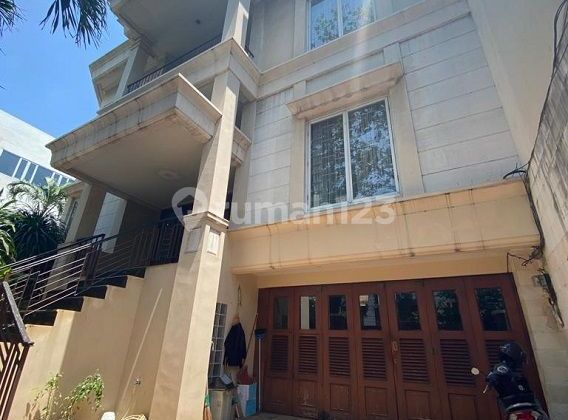 Dijual Rumah di Kelapa Gading 400m2 Nyaman, 3 Lantai, Lokasi Strategis, Kode Ye Dijual Rumah di Kelapa Gading 400m2 Nyaman, 3 Lantai, Lokasi Strategis, Kode Ye