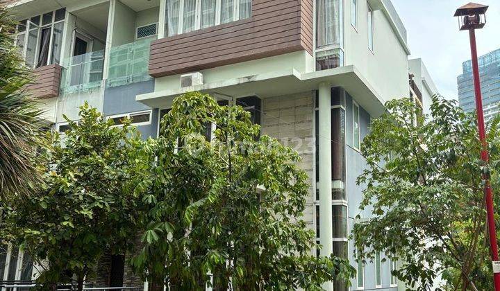 Dijual Rumah Springhill Kemayoran 120m2 Hadap Selatan, 4 Lantai, Lokasi Bagus, Kode Rf, Fr 1