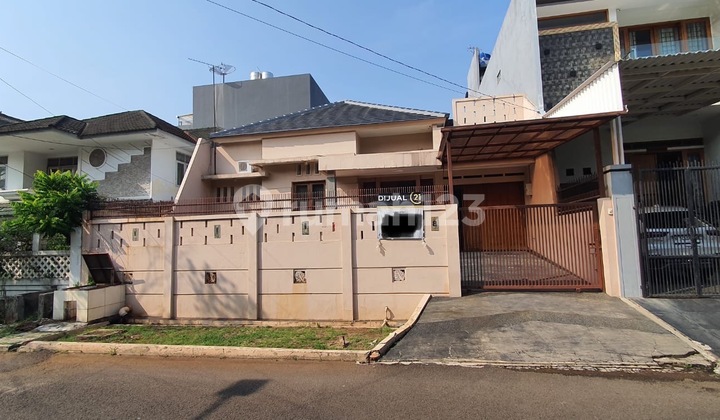 Rumah pulomas 220m2 lokasi bagus, nyaman, sangat strategis Rumah pulomas 220m2 lokasi bagus, nyaman, sangat strategis