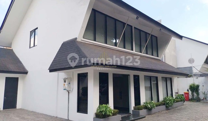 Rumah Unik di Pakubuwono Cocok untuk Resto & Kantor