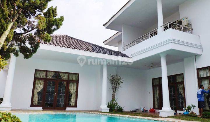 Disewa Rumah Mewah dekat Sekolah Australia di Pejaten Barat Jalan 3 mobil 2