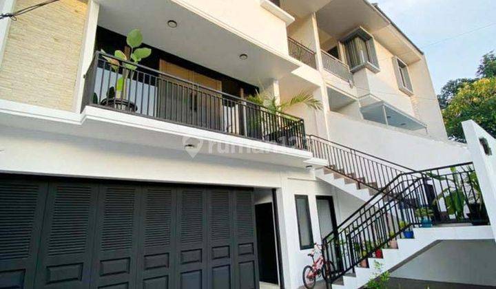 Disewa Rumah Cantik Siap Huni di Kawasan Strategis Dekat Stasiun Mrt 1