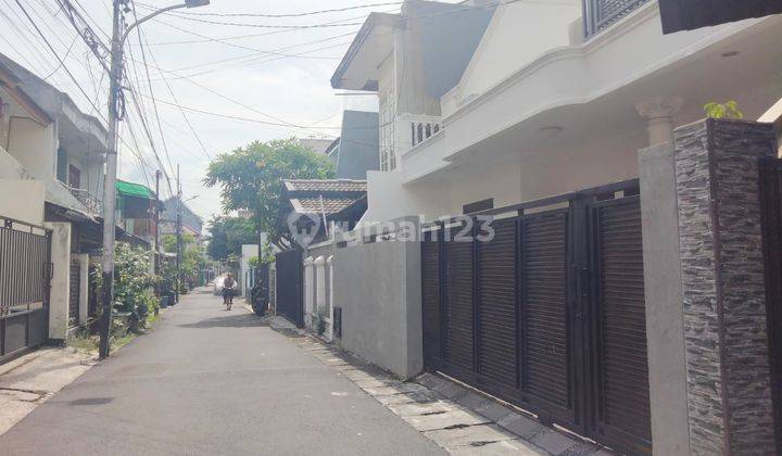 Dijual Rumah Tebet, Cantik Dengan White Modern Style 1