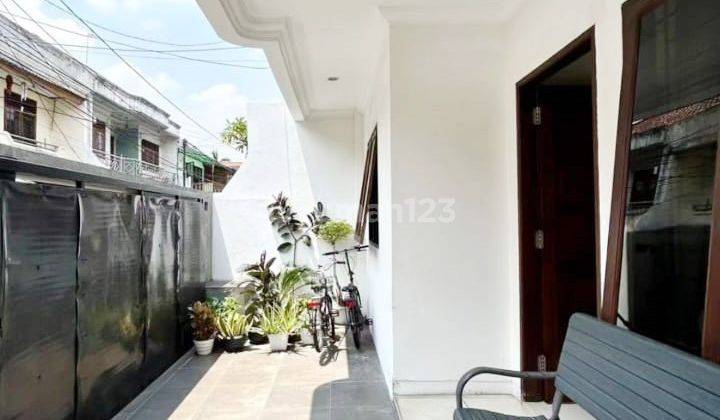 Dijual Rumah Tebet, Cantik Dengan White Modern Style 2