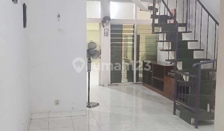 Old House Ready to Live, Quick Sale, 2-Car Access, Pondok Indah 2