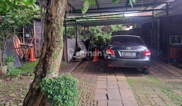 Rumah di kawasàn padat penduduk di kota Bandung 1