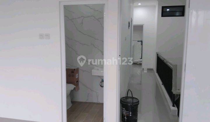 Rumah Murah Shm.dekat Stasiun.kereta Api Jatinegata 2
