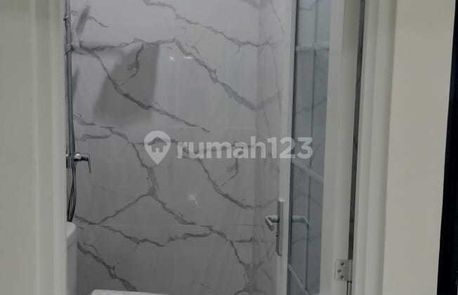 Di Jual Rumah 2 Lantai 2 Kt 2 Km SHM di Kayumanis Matraman 2