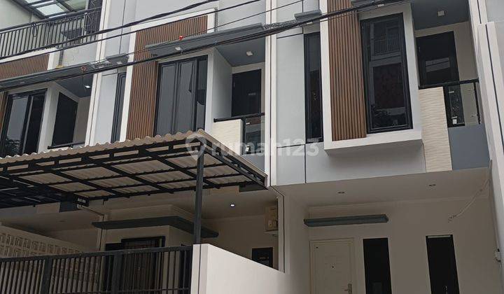 Rumah 2 Lantai Dekat Area Perkantoran Kawasan Cempaka Putih