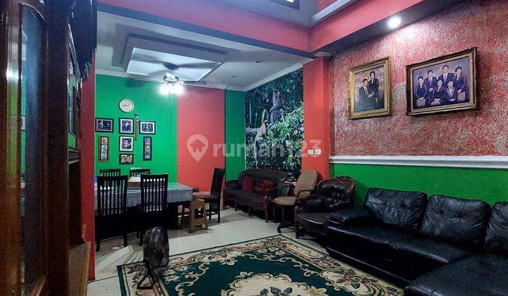 ruang keluarga dijual rumah lokasi strategis di