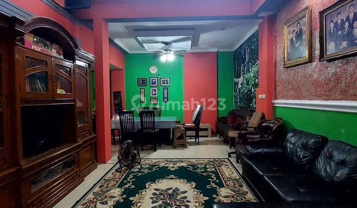 ruang keluarga dijual rumah lokasi strategis di