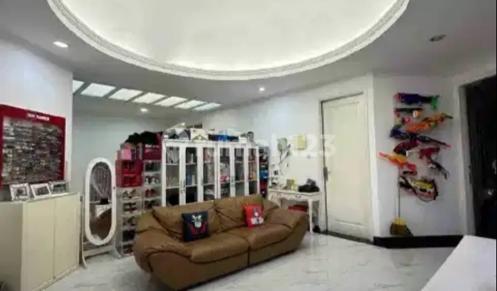 Dijual Rumah di Bawah Harga Pasar di Green Garden 2