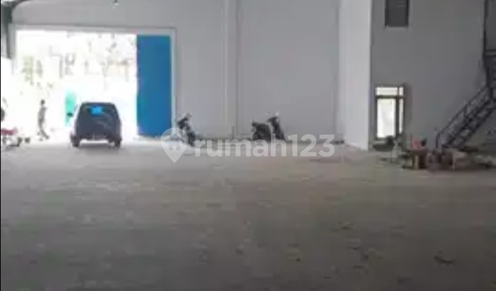 Gudang Pinggir Jalan Raya Utama, Kawasan Cikupa 