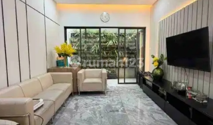 Luxury House for Sale in Permata Buana Luxury House for Sale in Permata Buana