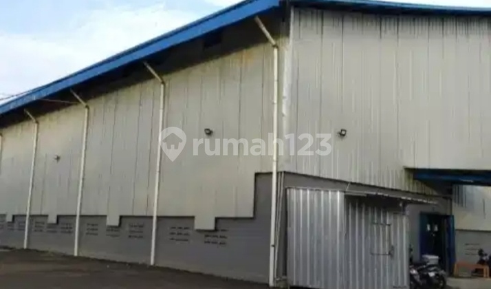 Dijual Gudang 2100M Ruang Usaha Gor Badminton Masih Beroperasi 