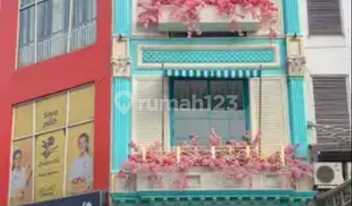 RUKO SUPER STRATEGIS 3,5 LANTAI (ada lift) Bintaro