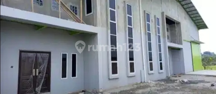 For rent, a neat and clean warehouse in the Cikupa area.