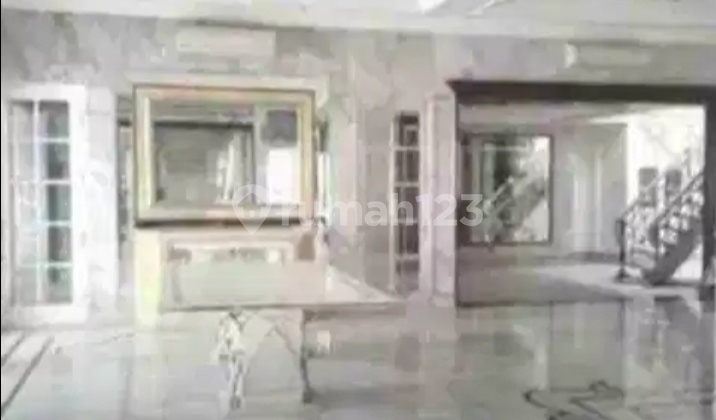 Dijual Rumah Klasik Lokasi Super Strategis di Menteng