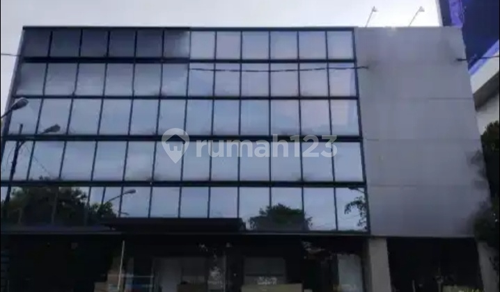 Dijual Gedung Strategis di Jl. Letjen S Parman Jakarta Barat