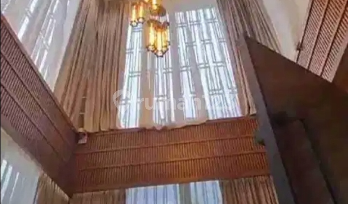 Dijual Rumah Sultan Kawasan Golf Emeralda Depok