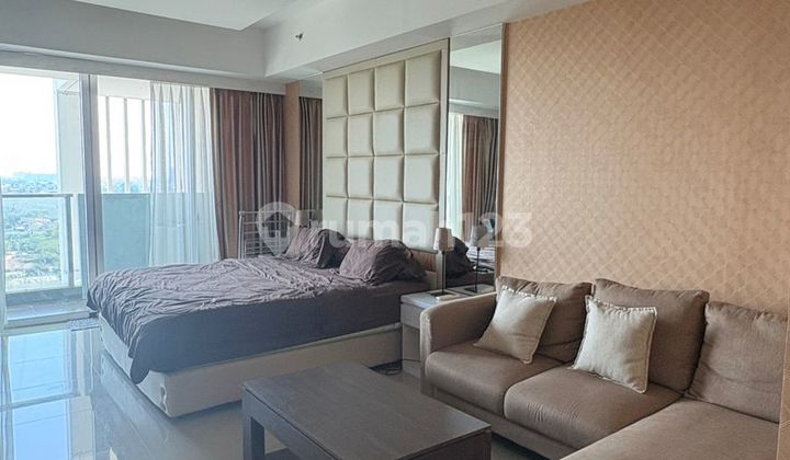 For rent: Studio apartment fully furnished on the 10th floor, Kemang Village