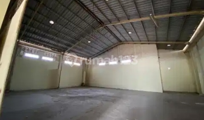 Warehouse for Sale with Office and Employee Mess in Karawaci Warehouse for Sale with Office and Employee Mess in Karawaci